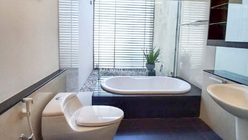 Rumah Lama Siap Huni di Jl Wijaya 3 Lokasi Prime