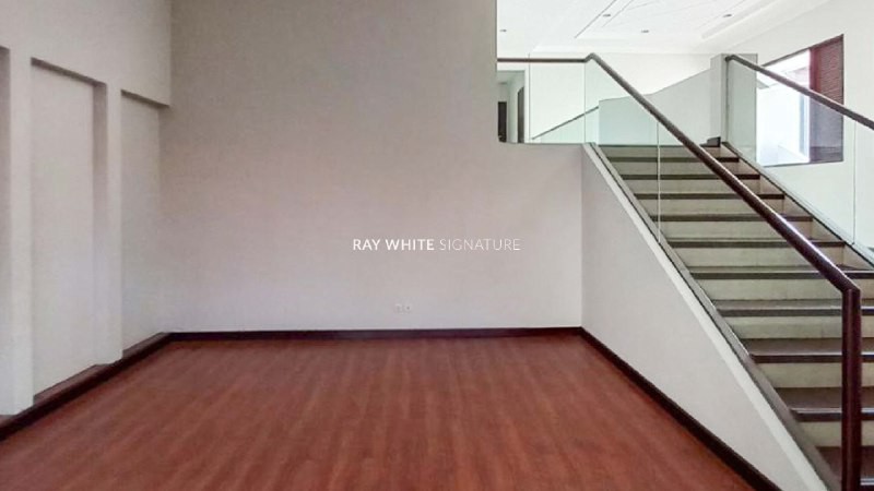 Rumah Lama Siap Huni di Jl Wijaya 3 Lokasi Prime