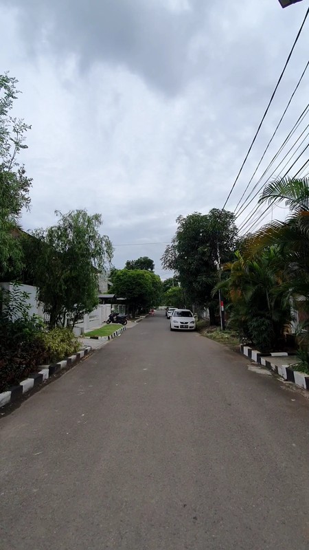 Kavling siap bangun di daerah hunian yang tenang di Pulomas Barat, 14x29m2; dekat ke berbagai fasilitas