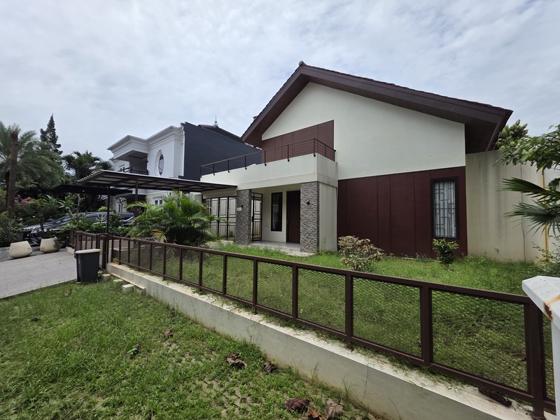 Rumah Bagus Bersih dan Rapi, Siap Huni Asri di Puri Bintaro, Sektor 9