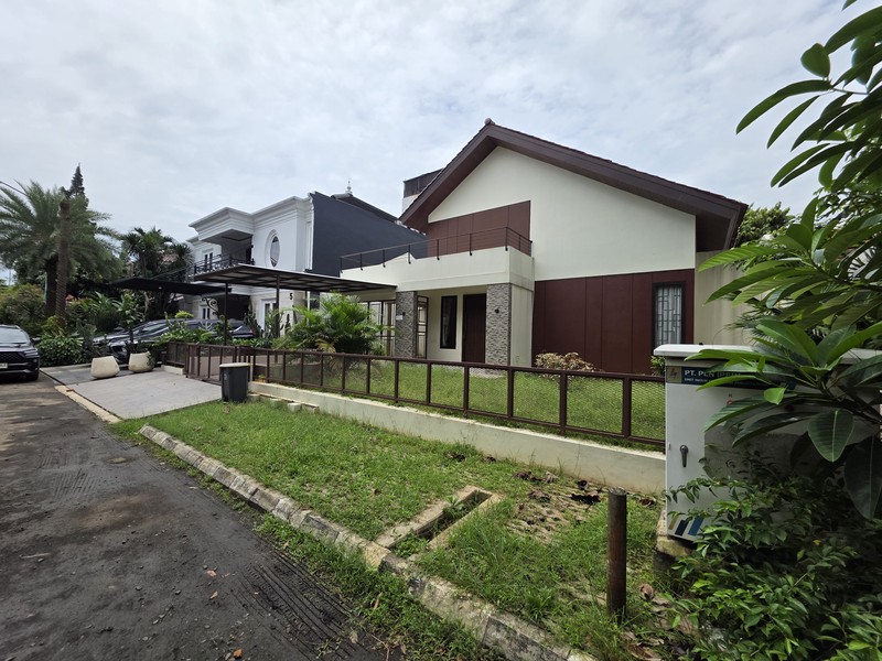 Rumah Bagus Bersih dan Rapi, Siap Huni Asri di Puri Bintaro, Sektor 9