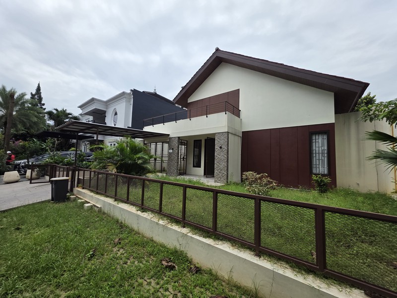 Rumah Bagus Bersih dan Rapi, Siap Huni Asri di Puri Bintaro, Sektor 9