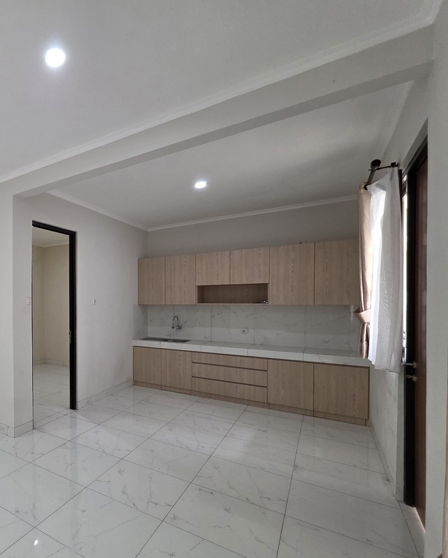 Rumah Bagus Bersih dan Rapi, Siap Huni Asri di Puri Bintaro, Sektor 9