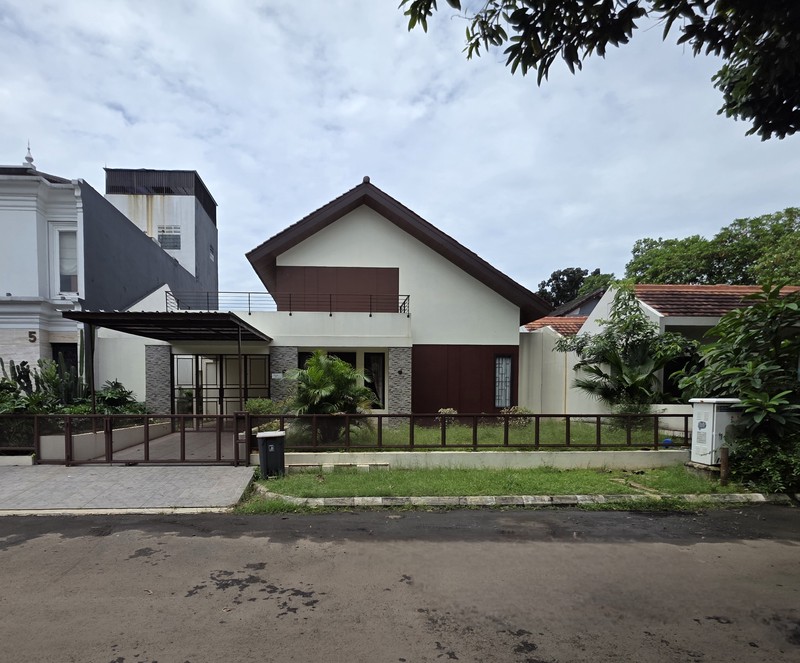 Rumah Bagus Bersih dan Rapi, Siap Huni Asri di Puri Bintaro, Sektor 9