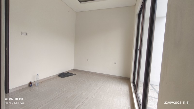 1861. Dijual Rumah Baru International Village Citraland Utama Surabaya Barat 