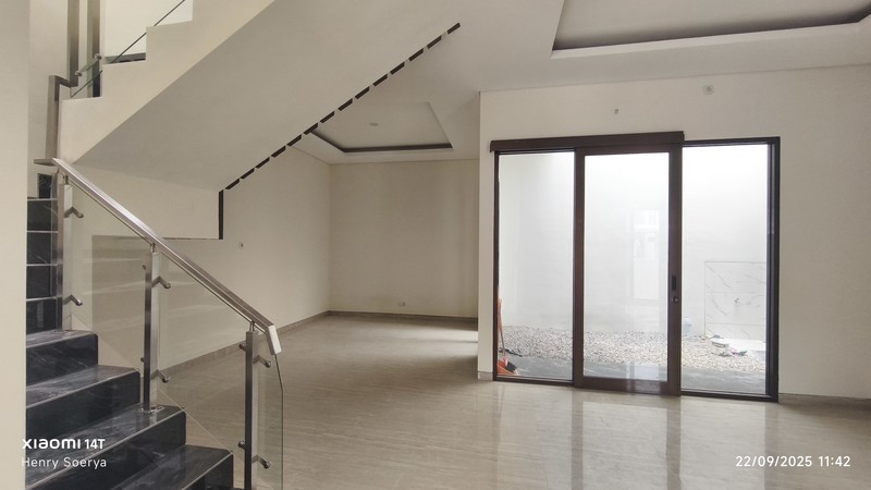 1861. Dijual Rumah Baru International Village Citraland Utama Surabaya Barat 