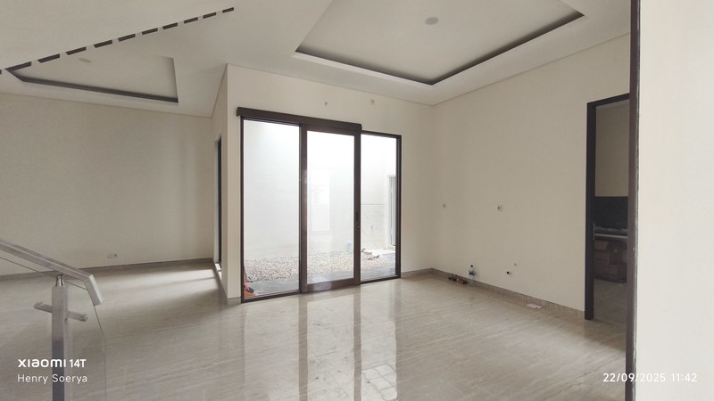 1861. Dijual Rumah Baru International Village Citraland Utama Surabaya Barat 