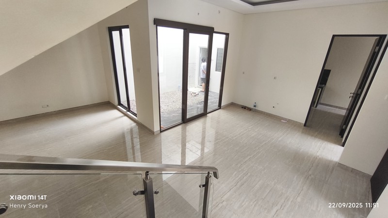 1861. Dijual Rumah Baru International Village Citraland Utama Surabaya Barat 