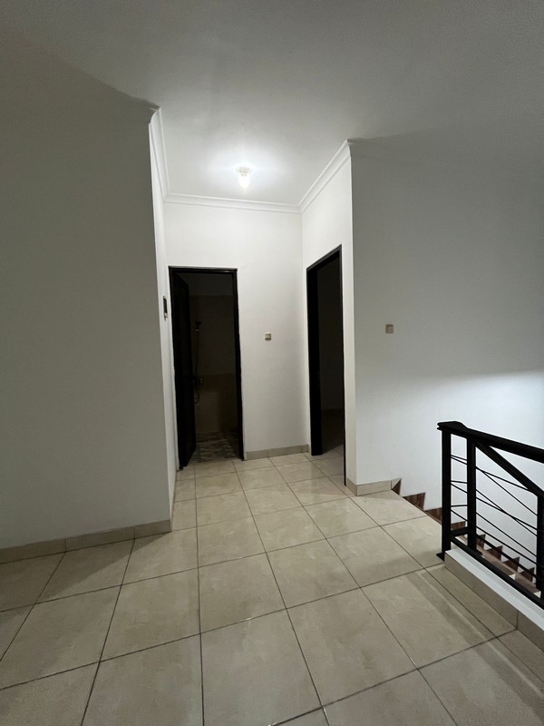 Rumah Baru Renovasi, Bebas Banjir, Lokasi strategis dekat ST. Pondok Ranji.