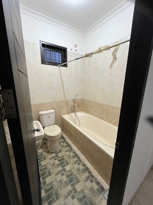 Rumah Baru Renovasi, Bebas Banjir, Lokasi strategis dekat ST. Pondok Ranji.