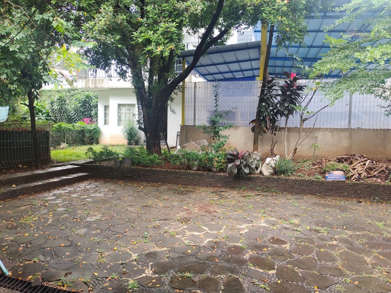 Dijual Cepat Hanya dihitung Tanah Harga Miring dari NJOP, ada Bangunan Rumah & Lokasi Strategis 