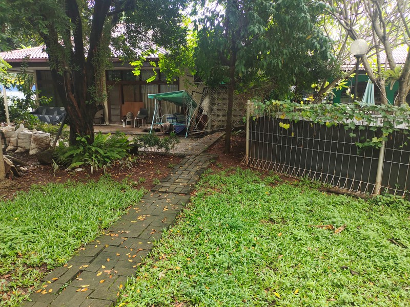 Dijual Cepat Hanya dihitung Tanah Harga Miring dari NJOP, ada Bangunan Rumah & Lokasi Strategis 