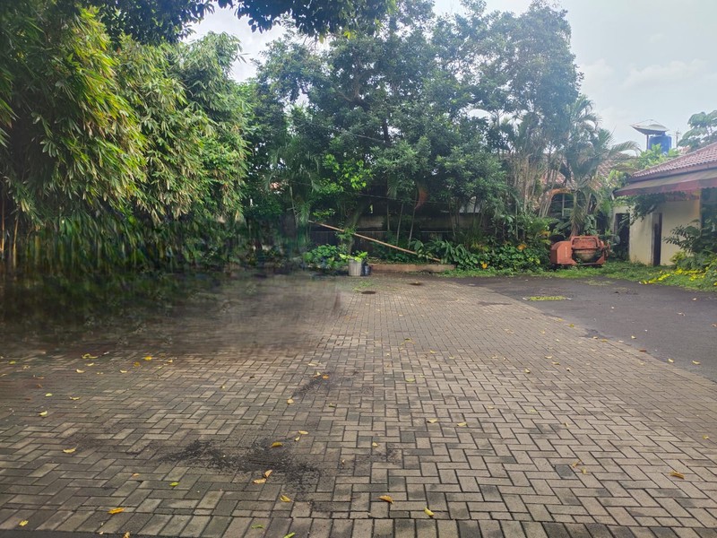 Dijual Cepat Hanya dihitung Tanah Harga Miring dari NJOP, ada Bangunan Rumah & Lokasi Strategis 