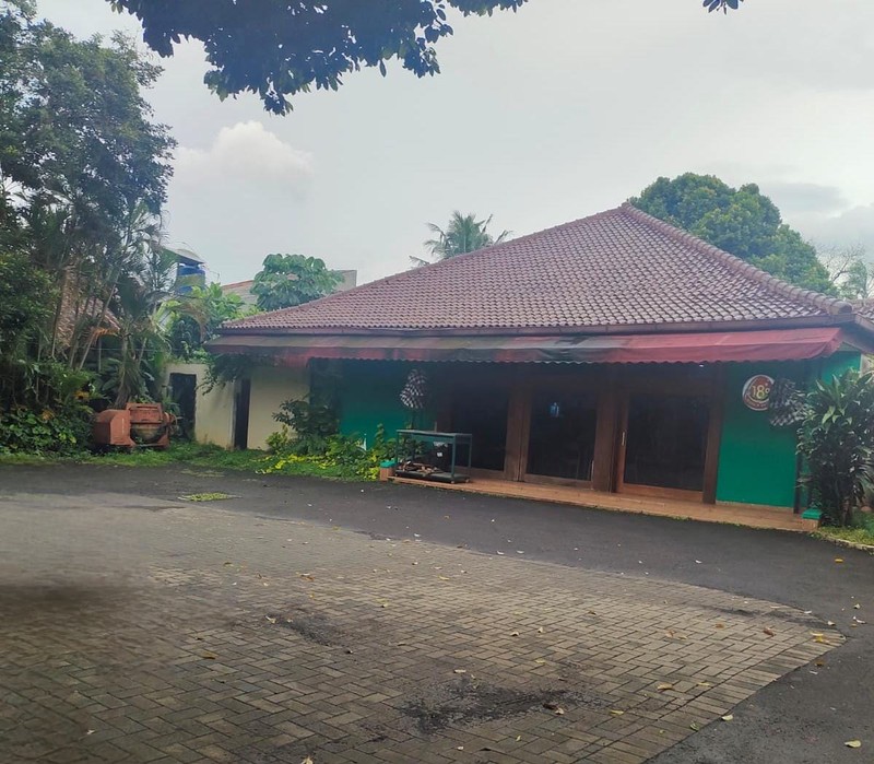 Dijual Cepat Hanya dihitung Tanah Harga Miring dari NJOP, ada Bangunan Rumah & Lokasi Strategis 