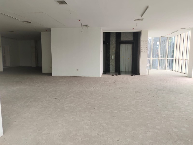 Dijual Cepat Office Building Baru Bagus &  Lokasi Strategis 