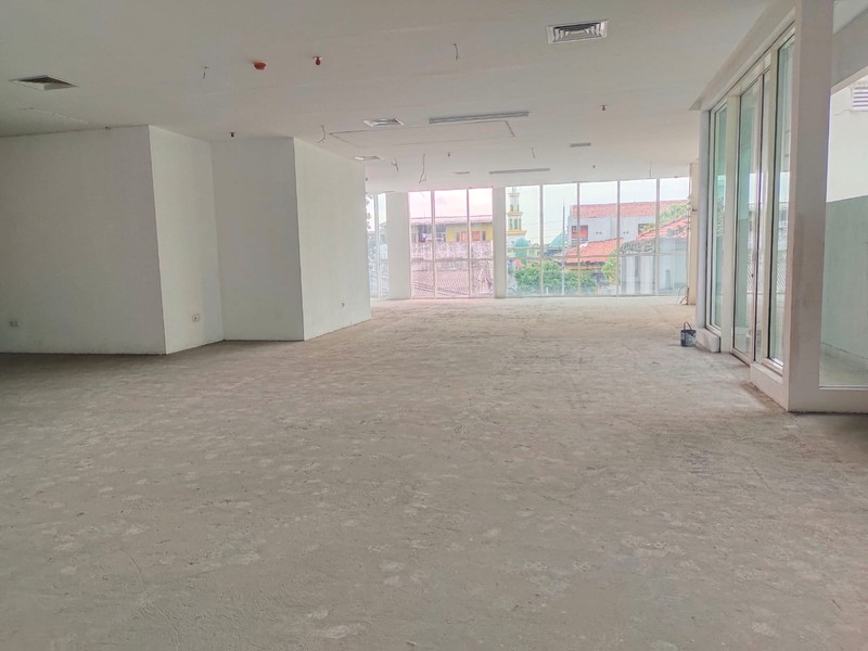Dijual Cepat Office Building Baru Bagus &  Lokasi Strategis 