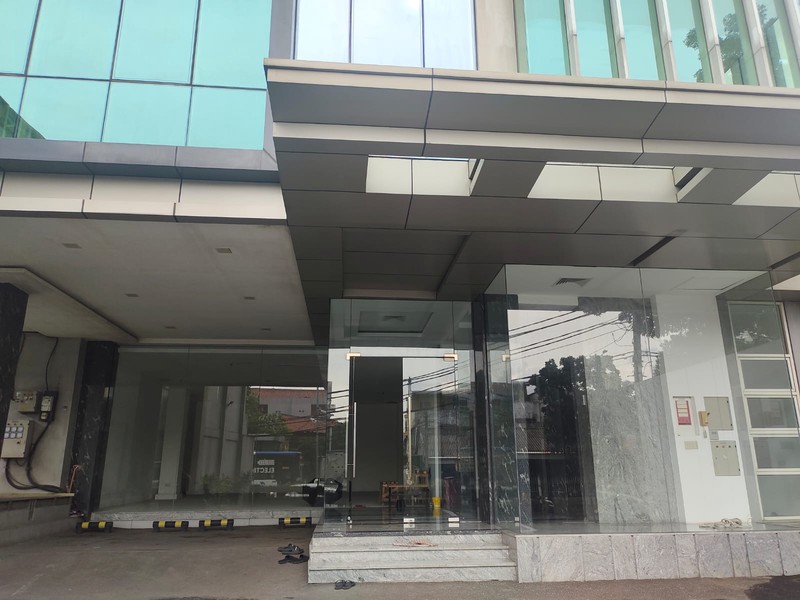 Dijual Cepat Office Building Baru Bagus &  Lokasi Strategis 