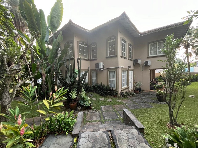 Dijual Rumah Mewah  Dan Siap Huni Di Boulevard Palem Raya , Lippo Karawaci -Tangerang