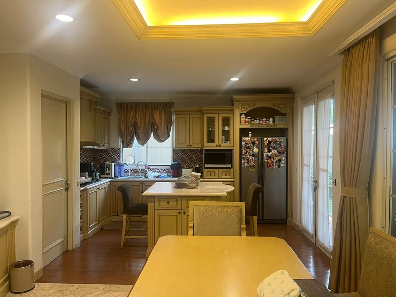 Dijual Rumah Mewah  Dan Siap Huni Di Boulevard Palem Raya , Lippo Karawaci -Tangerang