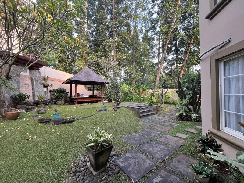 Dijual Rumah Mewah  Dan Siap Huni Di Boulevard Palem Raya , Lippo Karawaci -Tangerang