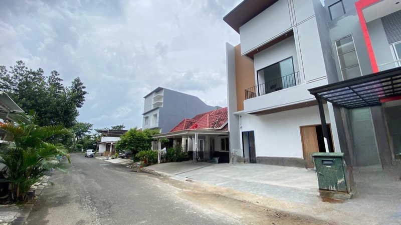 Rumah New Brand dan nyaman di Alam Sutera - dekat Tol Alam Sutera