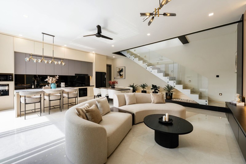 For Sale: Luxurious Modern Villa in Berawa, Canggu