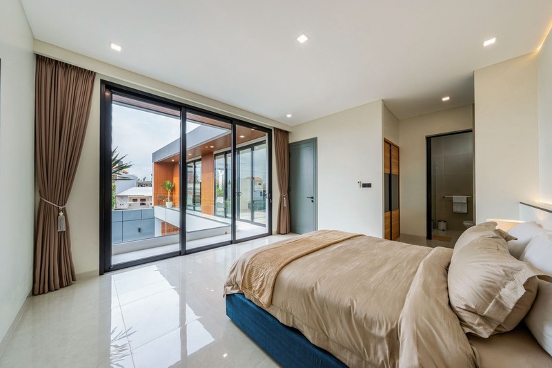 For Sale: Luxurious Modern Villa in Berawa, Canggu