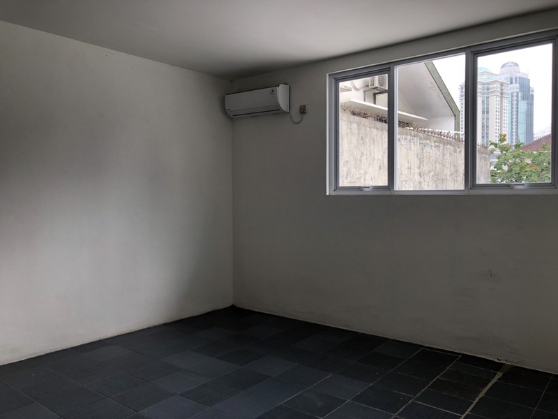 Rumah Strategis Benhil Cocok Untuk Usaha Bebas Banjir