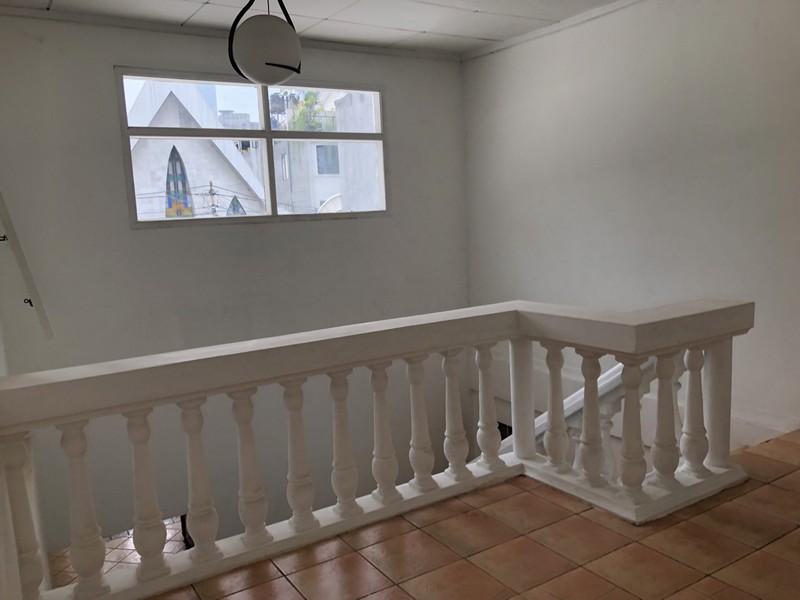 Rumah Strategis Benhil Cocok Untuk Usaha Bebas Banjir