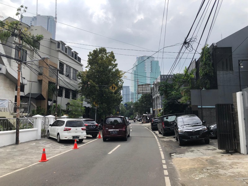 Rumah Strategis Benhil Cocok Untuk Usaha Bebas Banjir