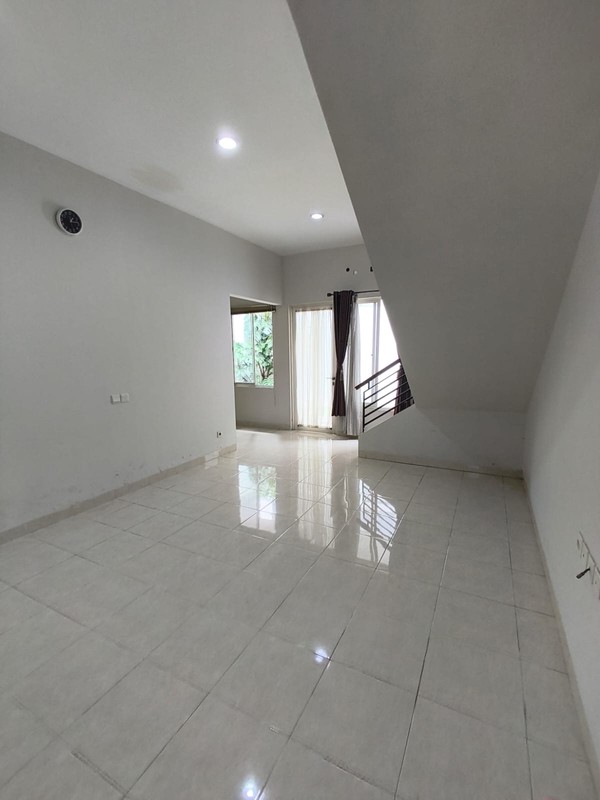 Rumah Standar 2 Lantai Siap Huni di The Spring Gading Serpong Dekat Sekolah
