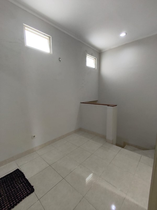 Rumah Standar 2 Lantai Siap Huni di The Spring Gading Serpong Dekat Sekolah