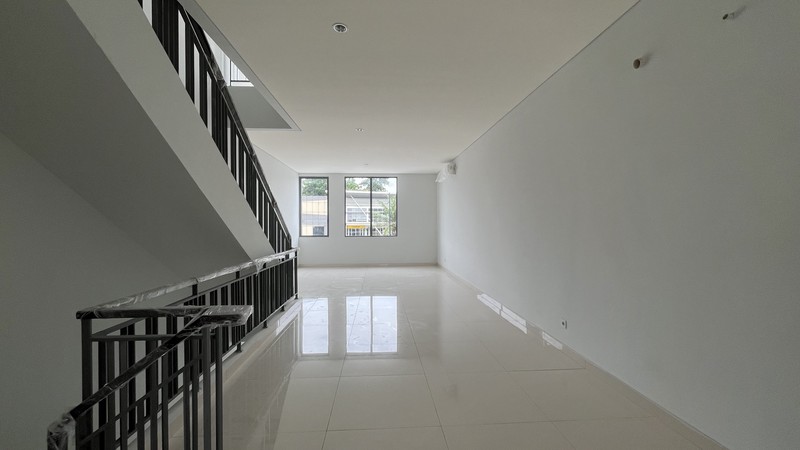 Dijual Ruko 3 Lantai Siap Pakai, Unit Terbatas! Lokasi Strategis Dan Ramai @Gading Serpong