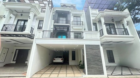Brand New Rumah 3,5 Lantai Desain American Classic di Jagakarsa