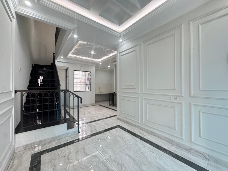 Brand New Rumah 3,5 Lantai Desain American Classic di Jagakarsa