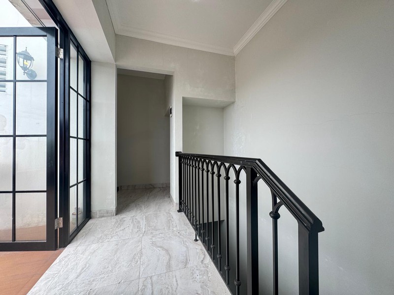 Brand New Rumah 3,5 Lantai Desain American Classic di Jagakarsa