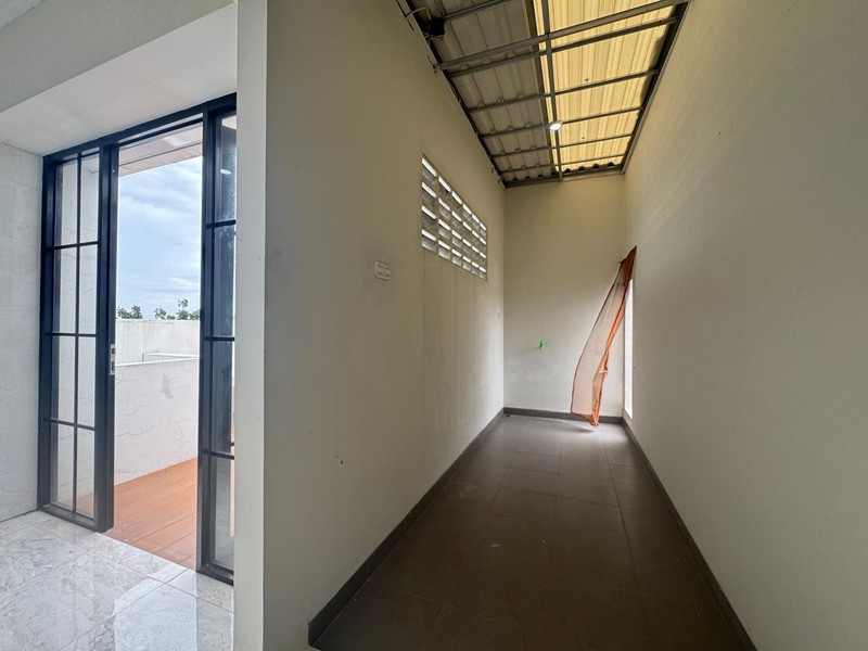 Brand New Rumah 3,5 Lantai Desain American Classic di Jagakarsa