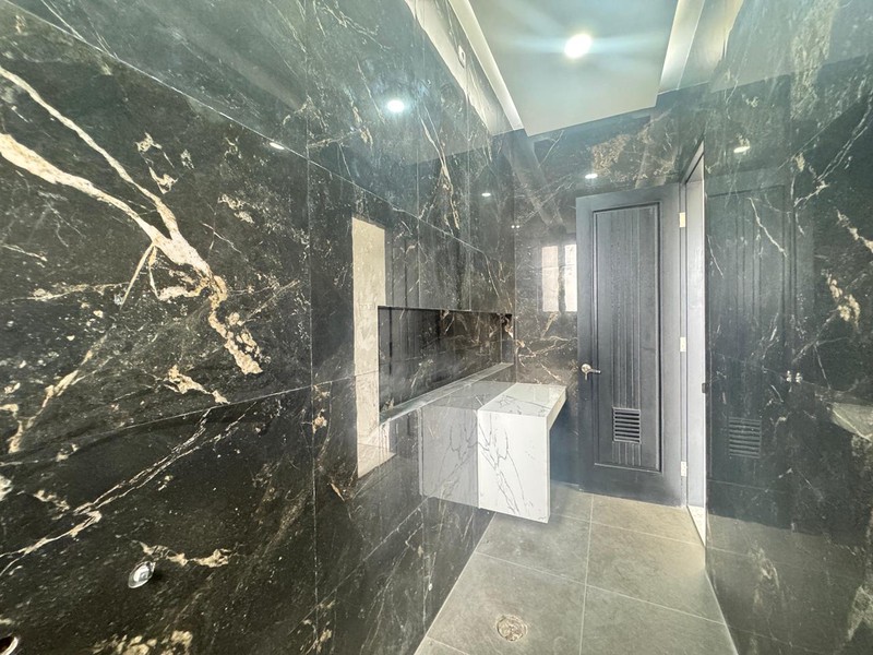 Brand New Rumah 3,5 Lantai Desain American Classic di Jagakarsa