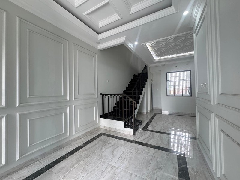 Brand New Rumah 3,5 Lantai Desain American Classic di Jagakarsa