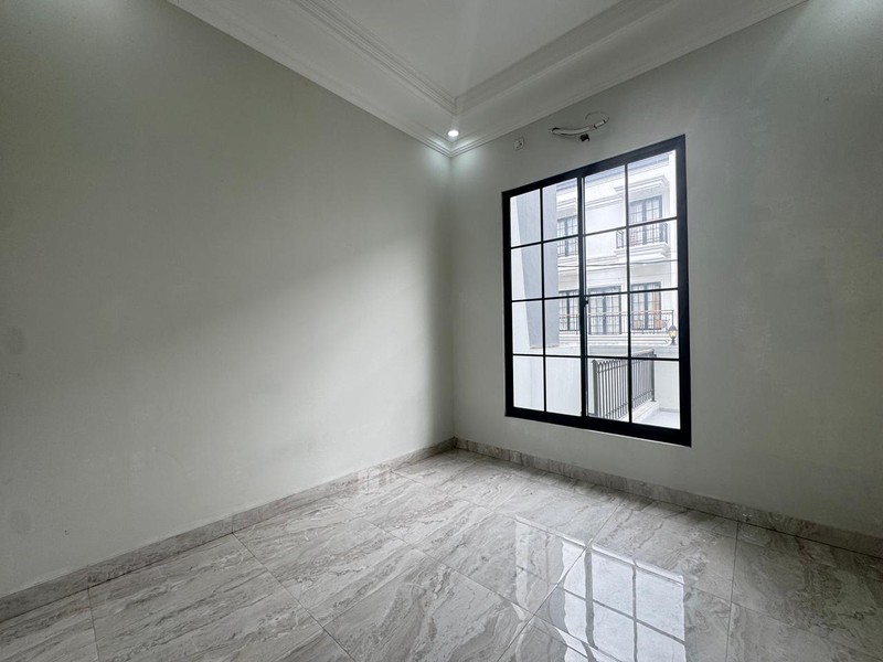 Brand New Rumah 3,5 Lantai Desain American Classic di Jagakarsa