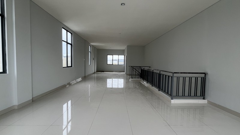 Dijual Ruko 3 Lantai Siap Pakai, Unit Terbatas! Lokasi Strategis Dan Ramai @Gading Serpong (HOEK)