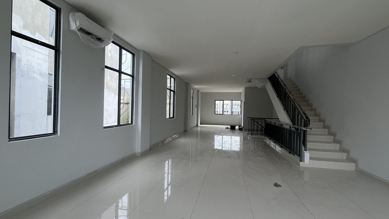 Dijual Ruko 3 Lantai Siap Pakai, Unit Terbatas! Lokasi Strategis Dan Ramai @Gading Serpong (HOEK)