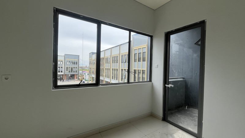 Dijual Ruko 3 Lantai Siap Pakai, Unit Terbatas! Lokasi Strategis Dan Ramai @Gading Serpong (HOEK)