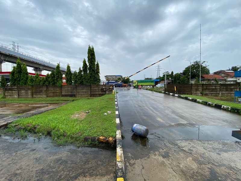 Bekasi tambun tanah 2115 posisi langsung akses tol disewakan dikontrakan untuk workshop