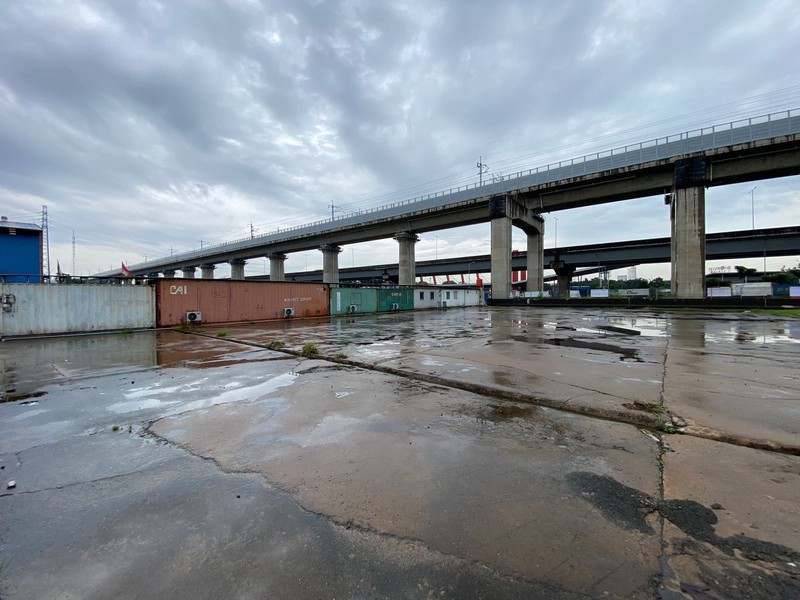 Bekasi tambun tanah 2115 posisi langsung akses tol disewakan dikontrakan untuk workshop
