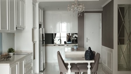 2011. Apartemen Taman Anggrek Residence 