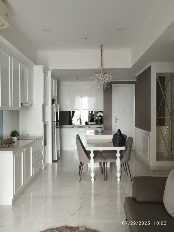 2011. Apartemen Taman Anggrek Residence 