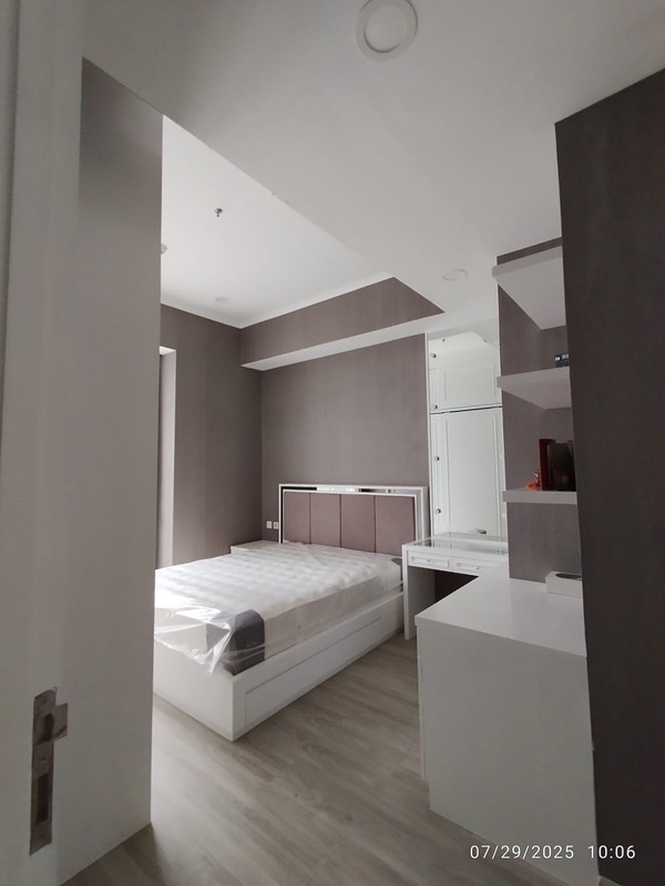 2011. Apartemen Taman Anggrek Residence 