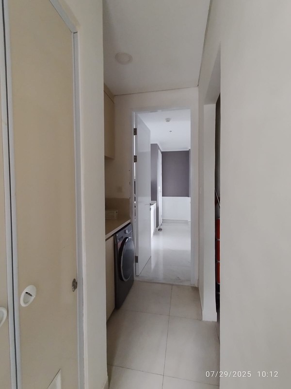 2011. Apartemen Taman Anggrek Residence 