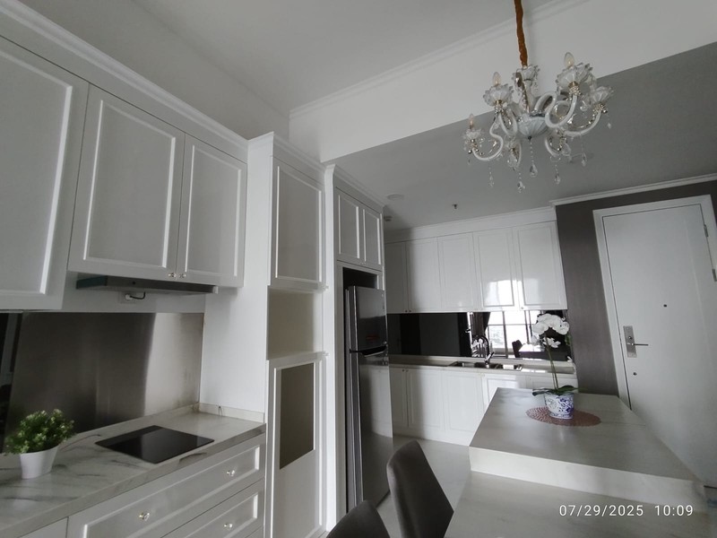 2011. Apartemen Taman Anggrek Residence 